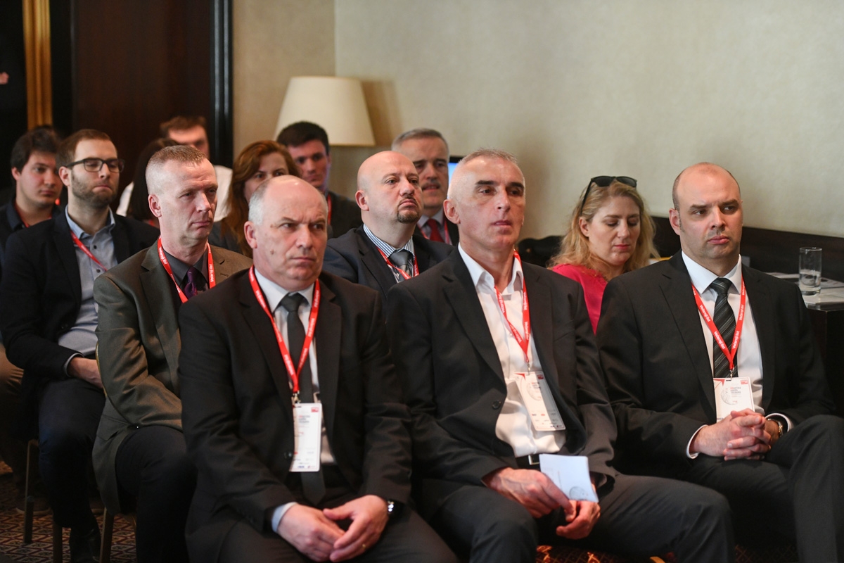 https://www.morh.hr/wp-content/gallery/general-sundov-na-konferenciji-vecernjeg-lista/hrvatska_kakvu_trebamo_040319_19.jpg