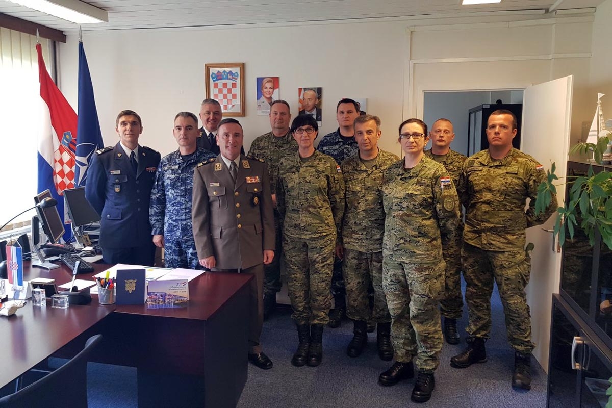 https://www.morh.hr/wp-content/gallery/general-sundov-na-primopredaji-duznosti-saceur-a/sundov_primopredaja_duznosti_saceur03052019_05-2.jpg