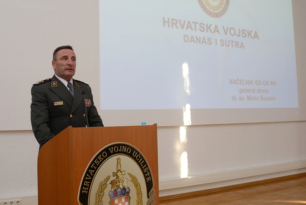 https://www.morh.hr/wp-content/gallery/general-sundov-odrzao-predavanje-na-hvu-dr-franjo-tudman/sundov_hrvatsko_vojno_uciliste_101218_05.jpg