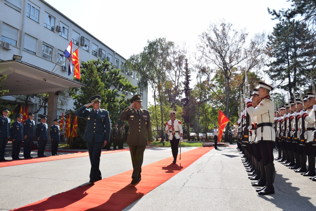 https://www.morh.hr/wp-content/gallery/general-sundov-u-posjetu-republici-sjevernoj-makedoniji/general_zbora_sundov_republika_sjeverna_makedonija_hv_-190719_02.jpg
