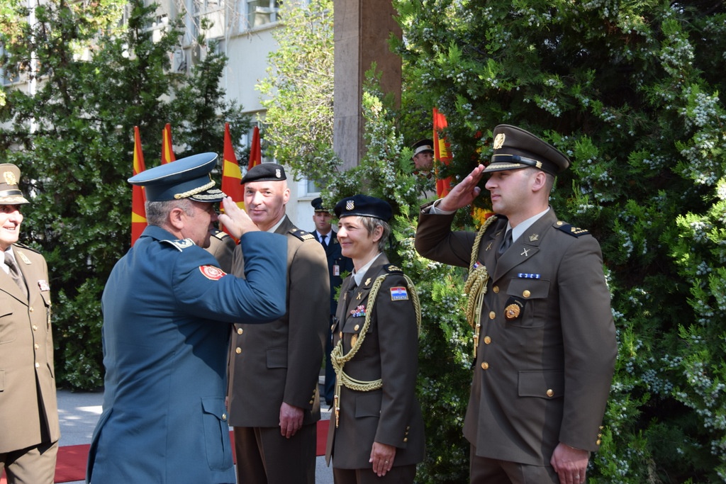 https://www.morh.hr/wp-content/gallery/general-sundov-u-posjetu-republici-sjevernoj-makedoniji/general_zbora_sundov_republika_sjeverna_makedonija_hv_-190719_06.jpg