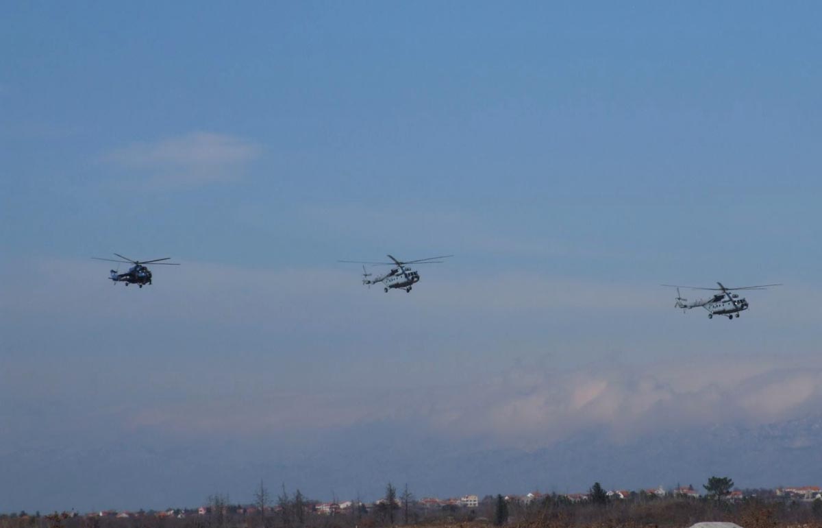 https://www.morh.hr/wp-content/gallery/general-uri-posjetio-helikopterske-posade-u-zemuniku/zemunik_14022013_01.jpg