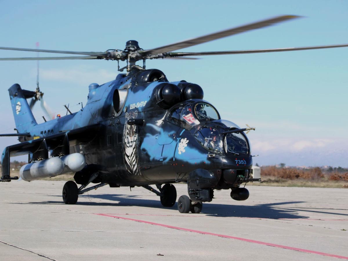 https://www.morh.hr/wp-content/gallery/general-uri-posjetio-helikopterske-posade-u-zemuniku/zemunik_14022013_03.jpg