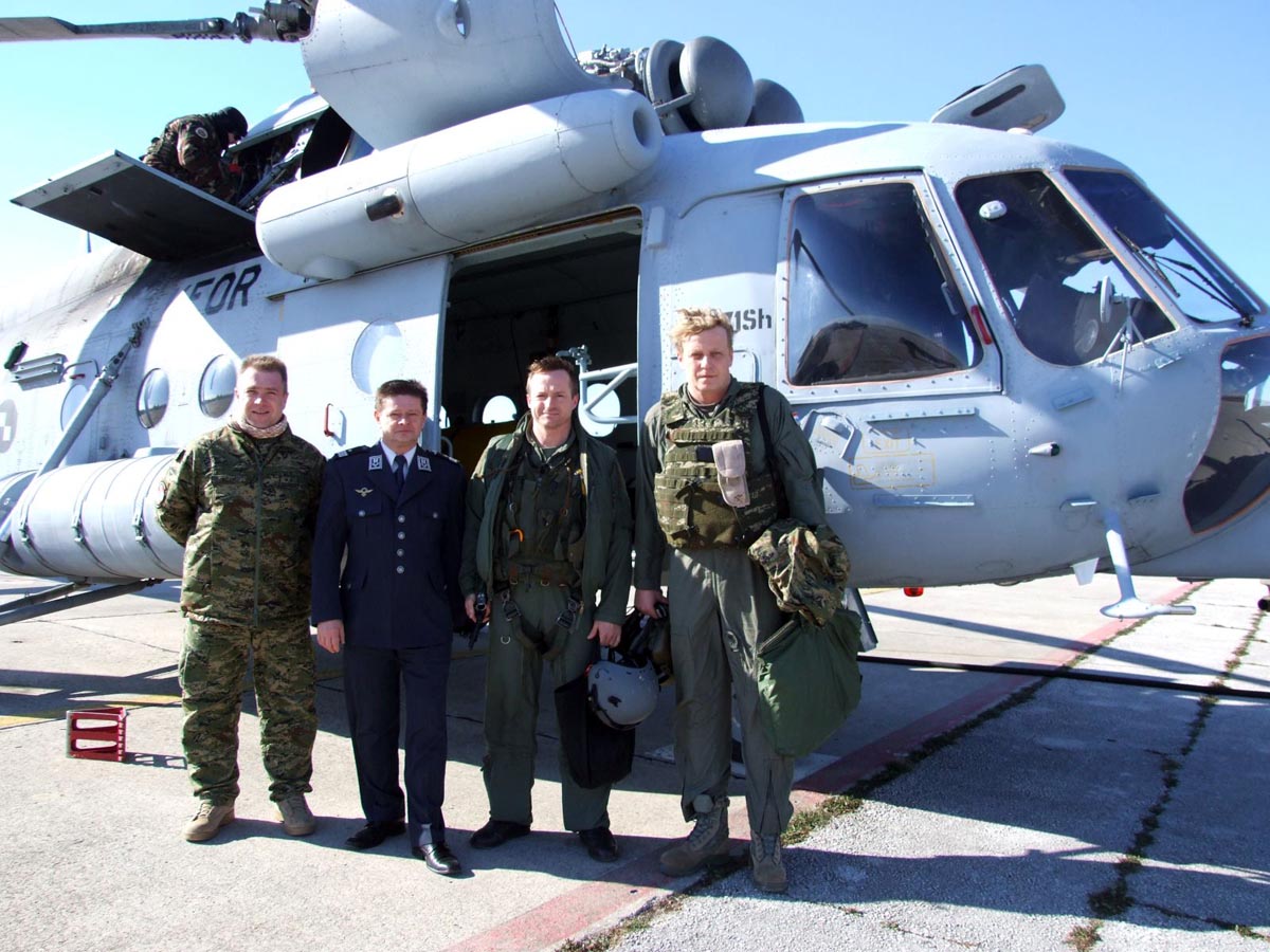 https://www.morh.hr/wp-content/gallery/general-uri-posjetio-helikopterske-posade-u-zemuniku/zemunik_14022013_09.jpg