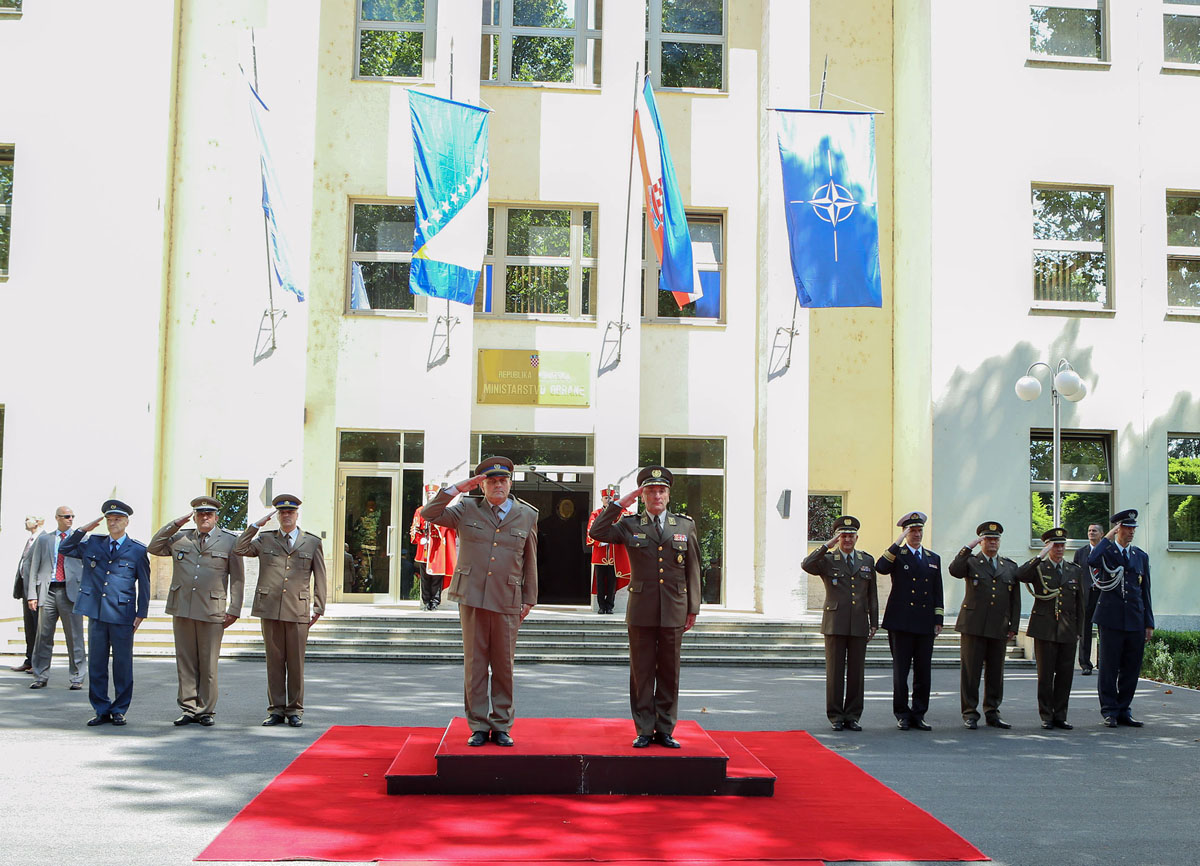 https://www.morh.hr/wp-content/gallery/general-zbora-sundov-primio-u-sluzbeni-posjet-nacelnika-zs-os-bih-general-pukovnika-jeleca/ngs_bih_19072016_04.jpg