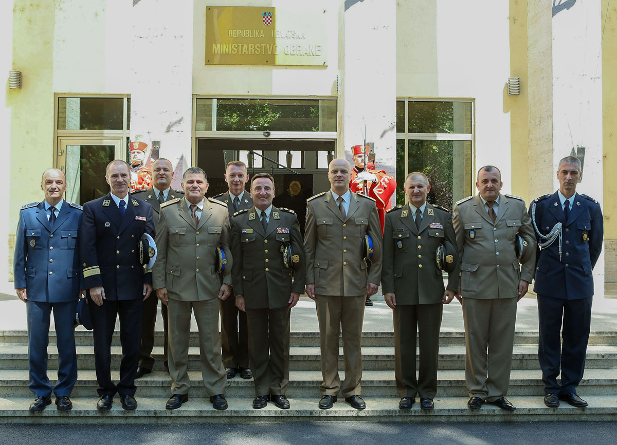 https://www.morh.hr/wp-content/gallery/general-zbora-sundov-primio-u-sluzbeni-posjet-nacelnika-zs-os-bih-general-pukovnika-jeleca/ngs_bih_19072016_08.jpg