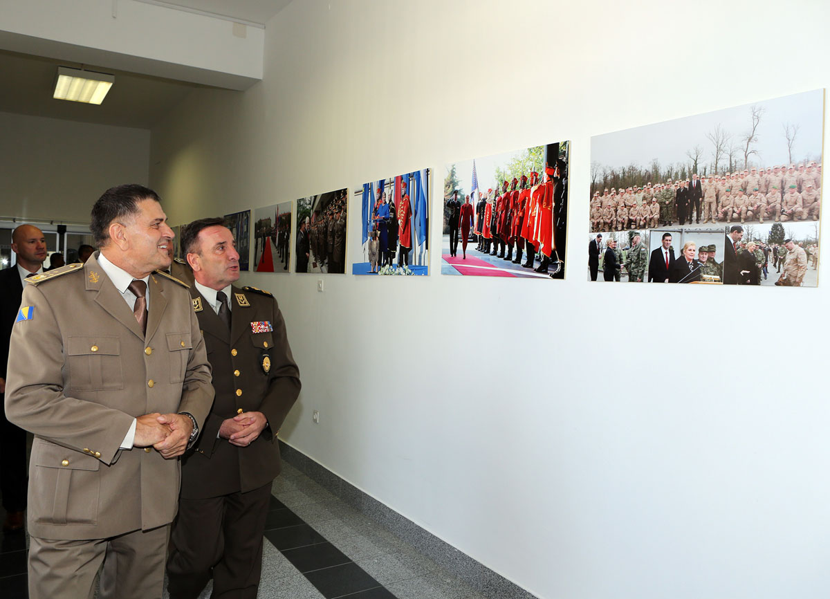 https://www.morh.hr/wp-content/gallery/general-zbora-sundov-primio-u-sluzbeni-posjet-nacelnika-zs-os-bih-general-pukovnika-jeleca/ngs_bih_19072016_11.jpg