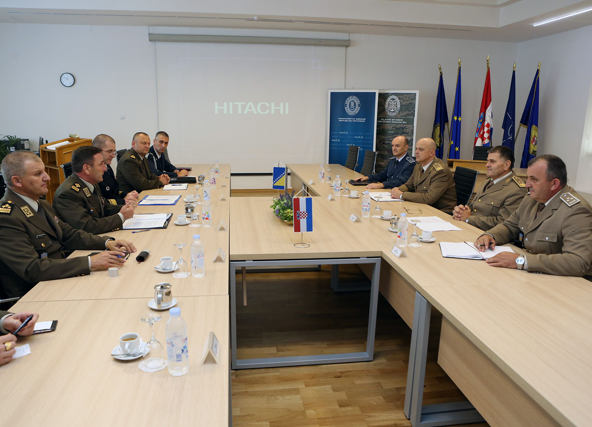 https://www.morh.hr/wp-content/gallery/general-zbora-sundov-primio-u-sluzbeni-posjet-nacelnika-zs-os-bih-general-pukovnika-jeleca/ngs_bih_19072016_13.jpg