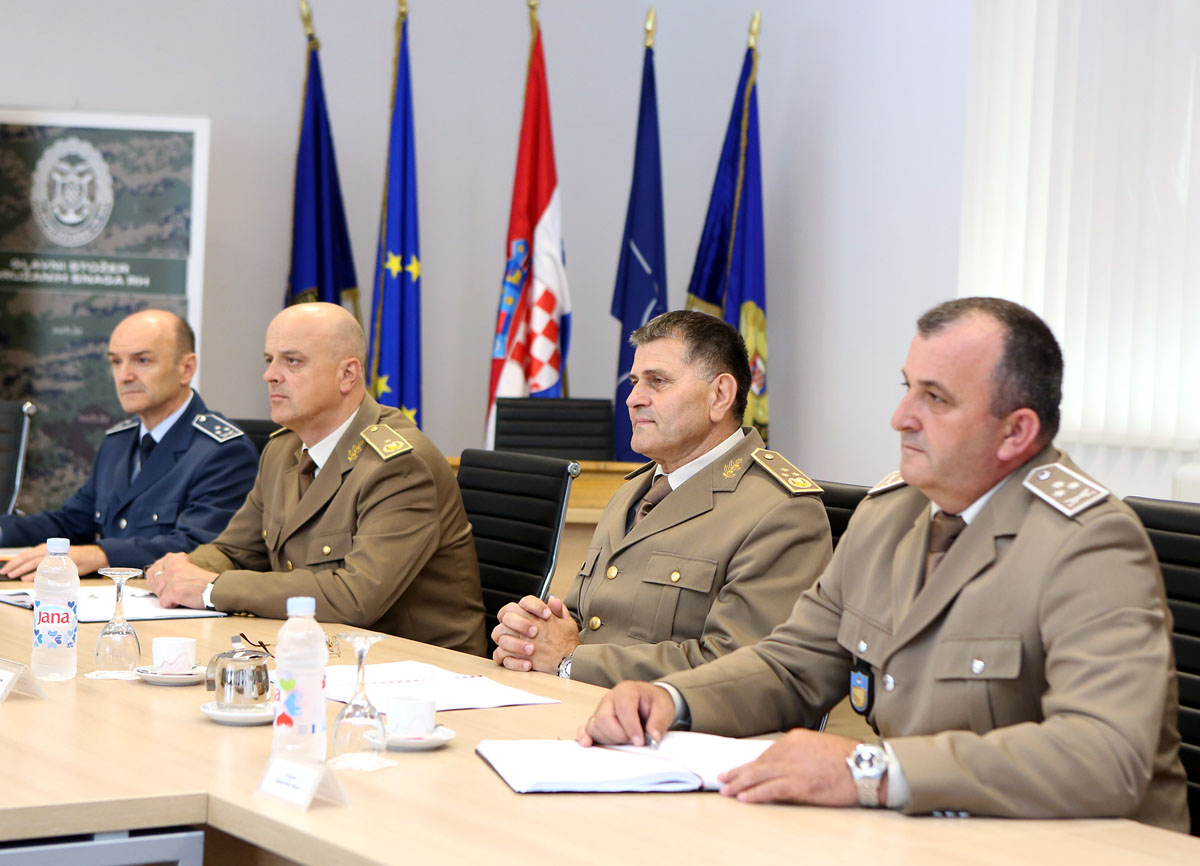https://www.morh.hr/wp-content/gallery/general-zbora-sundov-primio-u-sluzbeni-posjet-nacelnika-zs-os-bih-general-pukovnika-jeleca/ngs_bih_19072016_15.jpg