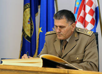https://www.morh.hr/wp-content/gallery/general-zbora-sundov-primio-u-sluzbeni-posjet-nacelnika-zs-os-bih-general-pukovnika-jeleca/ngs_bih_19072016_18.jpg
