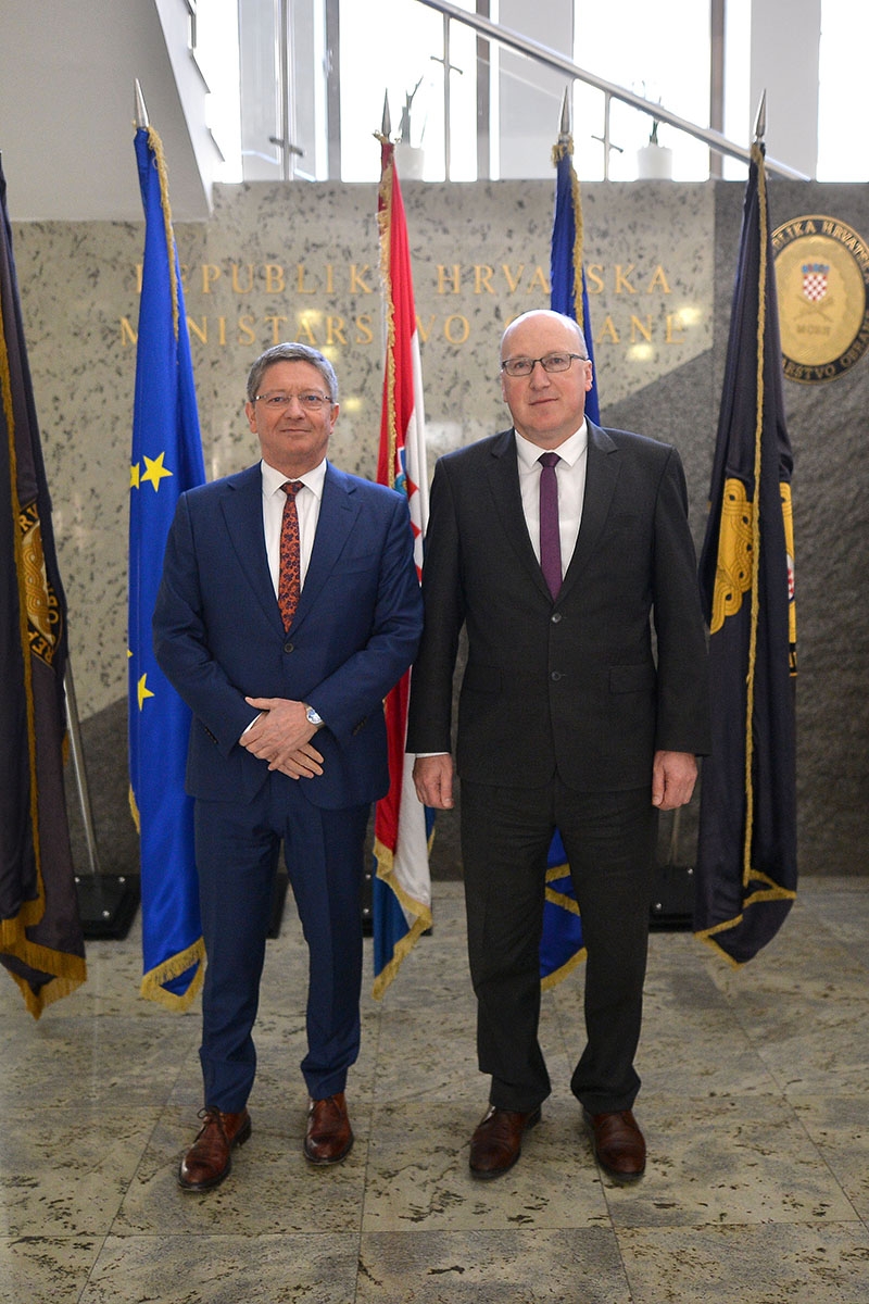 https://www.morh.hr/wp-content/gallery/generalni-direktor-nspa-peter-dohmen-u-posjeti-morh-u-i-osrh/nspa_peter_dohmen_mod_croatia_280319_01.jpg