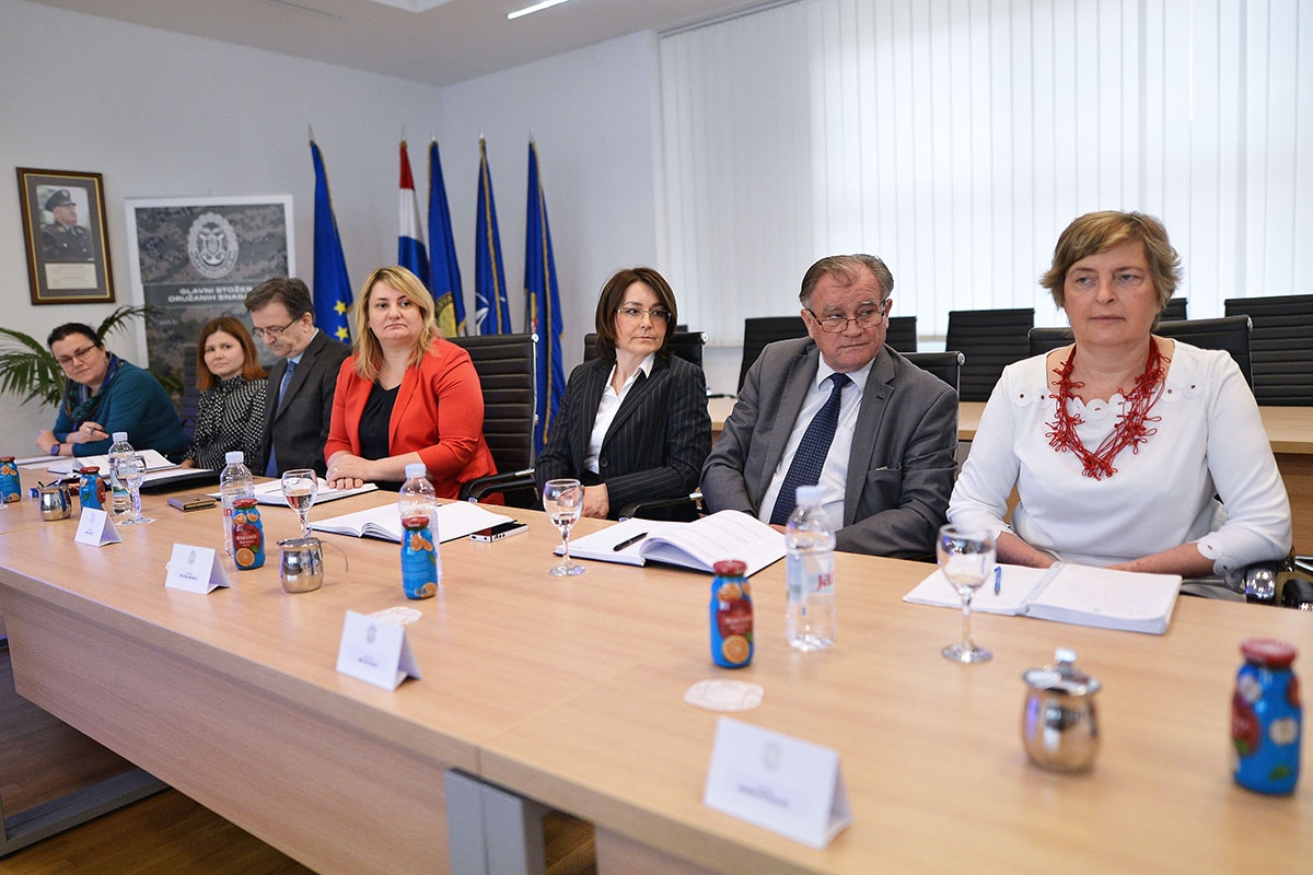 https://www.morh.hr/wp-content/gallery/generalni-direktor-nspa-peter-dohmen-u-posjeti-morh-u-i-osrh/nspa_peter_dohmen_mod_croatia_280319_05.jpg