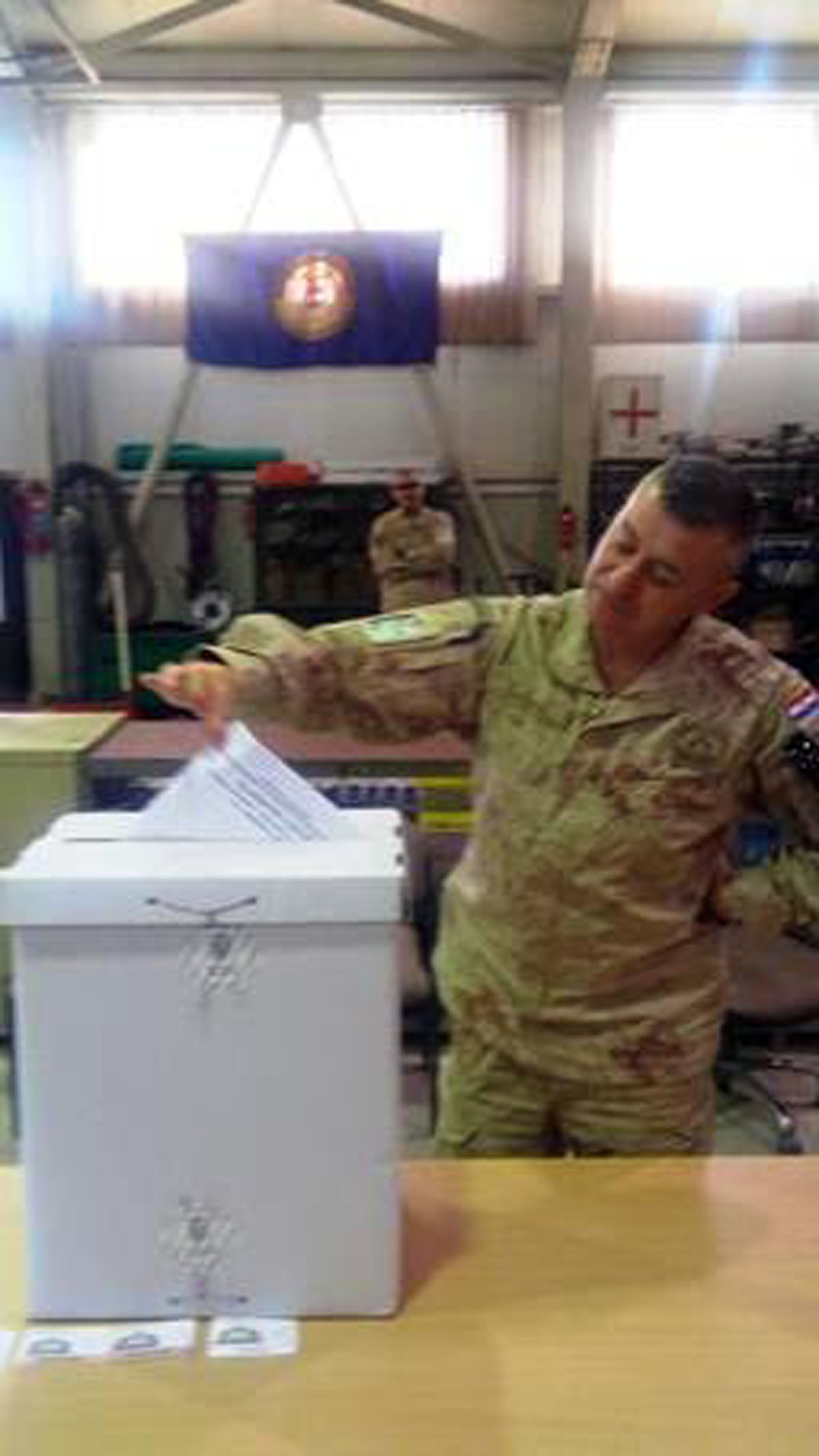 https://www.morh.hr/wp-content/gallery/glasovanje-pripadnika-oruzanih-snaga-u-hrvatskoj-i-inozemstvu/glasovanje_afganistan_08112015_3.jpg