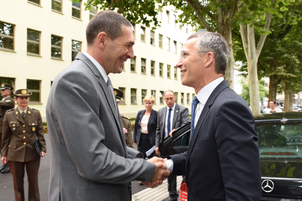 https://www.morh.hr/wp-content/gallery/glavni-tajnik-nato-a-jens-stoltenberg-u-posjetu-morh-u/nato_09072015_01.jpg