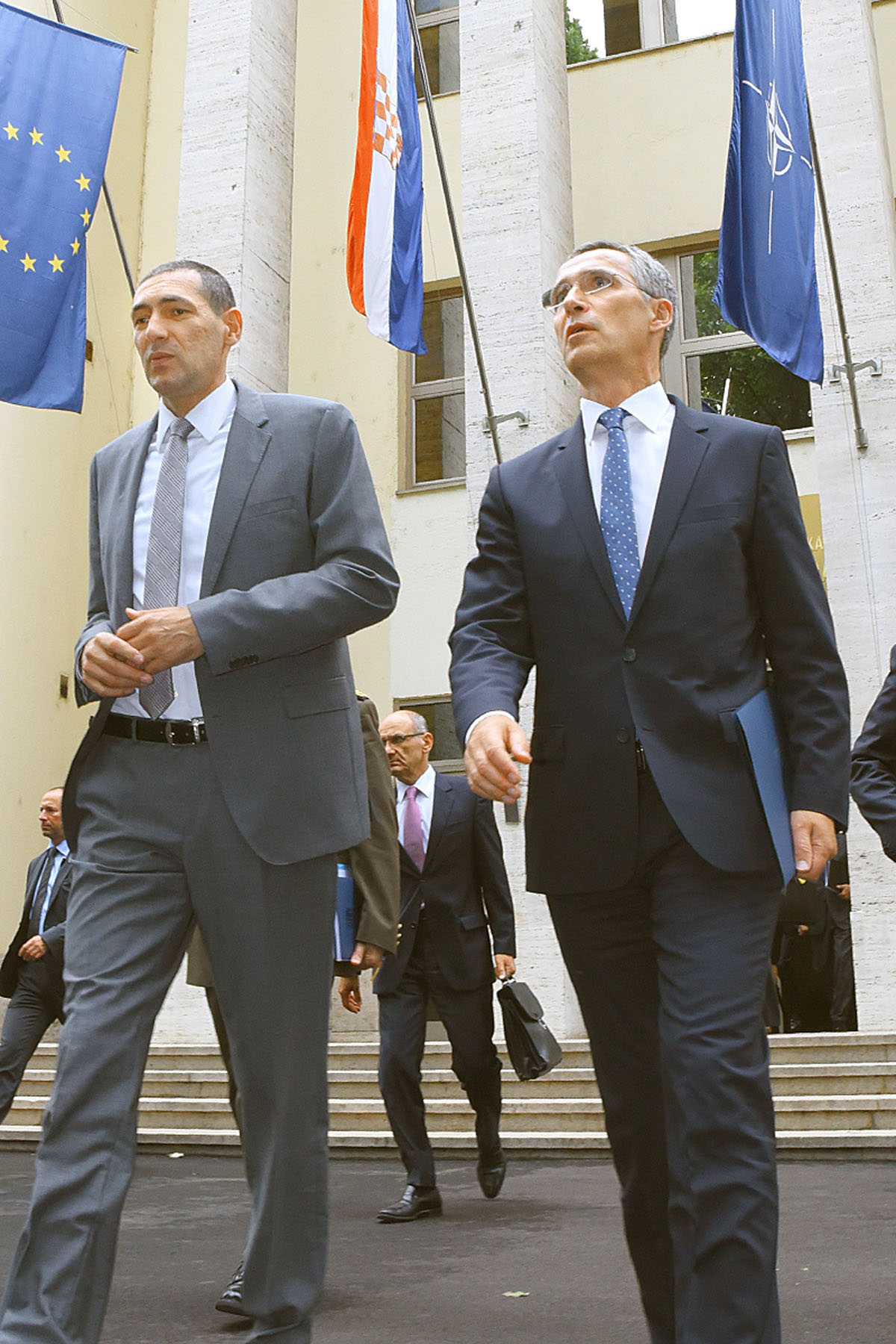 https://www.morh.hr/wp-content/gallery/glavni-tajnik-nato-a-jens-stoltenberg-u-posjetu-morh-u/nato_09072015_10.jpg