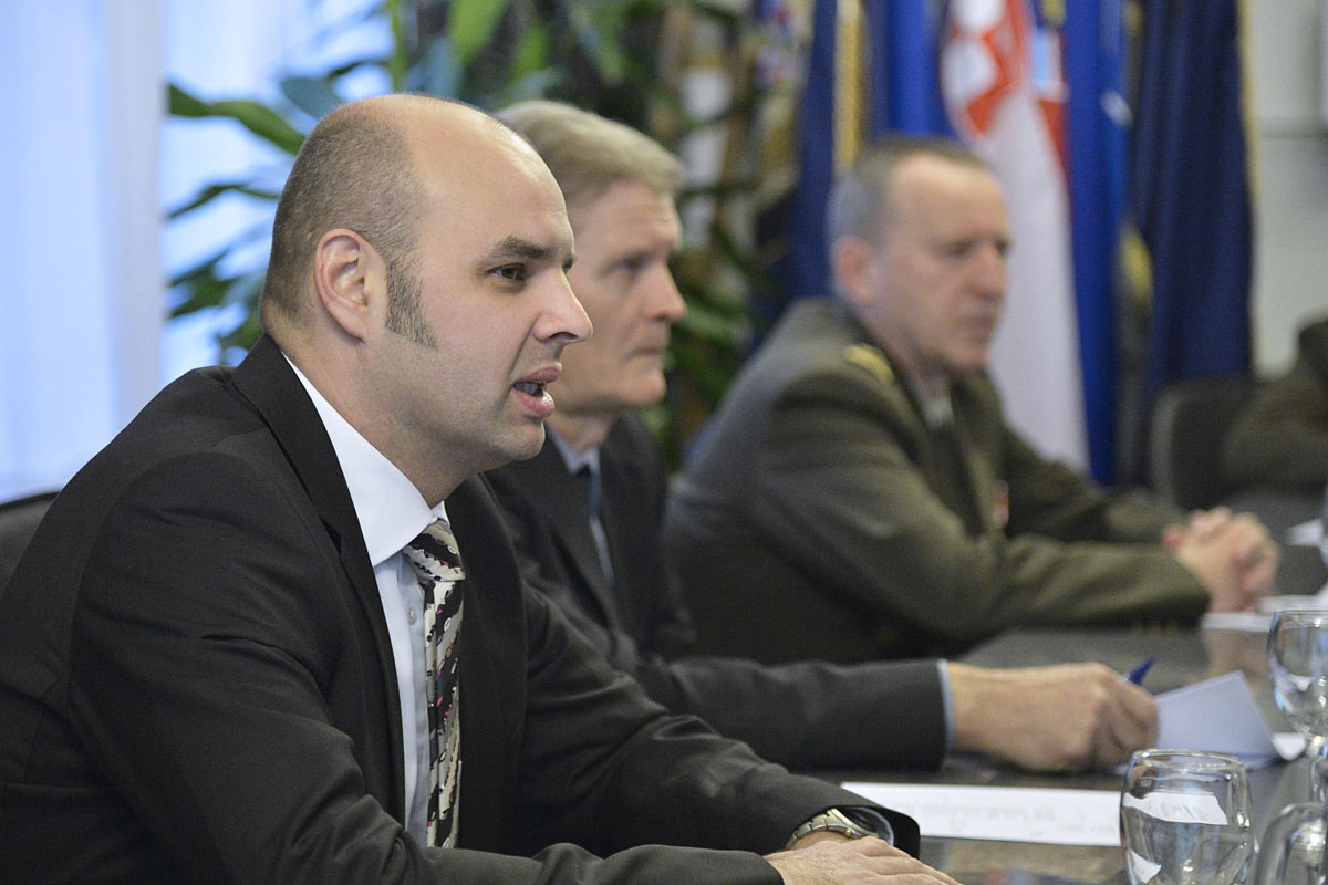 https://www.morh.hr/wp-content/gallery/godisnji-brifing-morh-a-i-oruzanih-snaga-za-vojno-diplomatski-zbor/vdz_09022017_02.jpg
