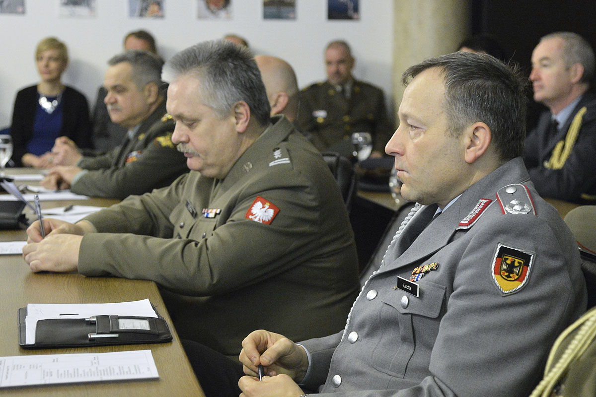 https://www.morh.hr/wp-content/gallery/godisnji-brifing-morh-a-i-oruzanih-snaga-za-vojno-diplomatski-zbor/vdz_09022017_03.jpg