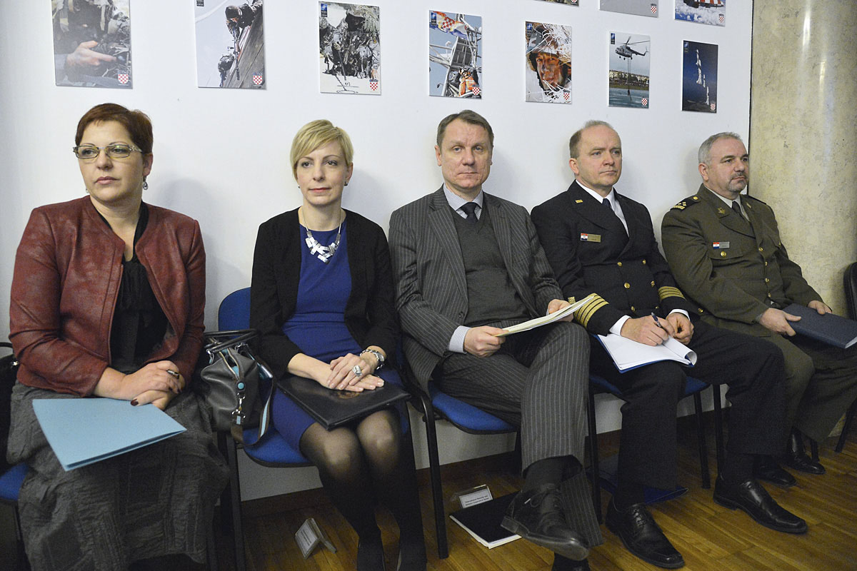 https://www.morh.hr/wp-content/gallery/godisnji-brifing-morh-a-i-oruzanih-snaga-za-vojno-diplomatski-zbor/vdz_09022017_06.jpg