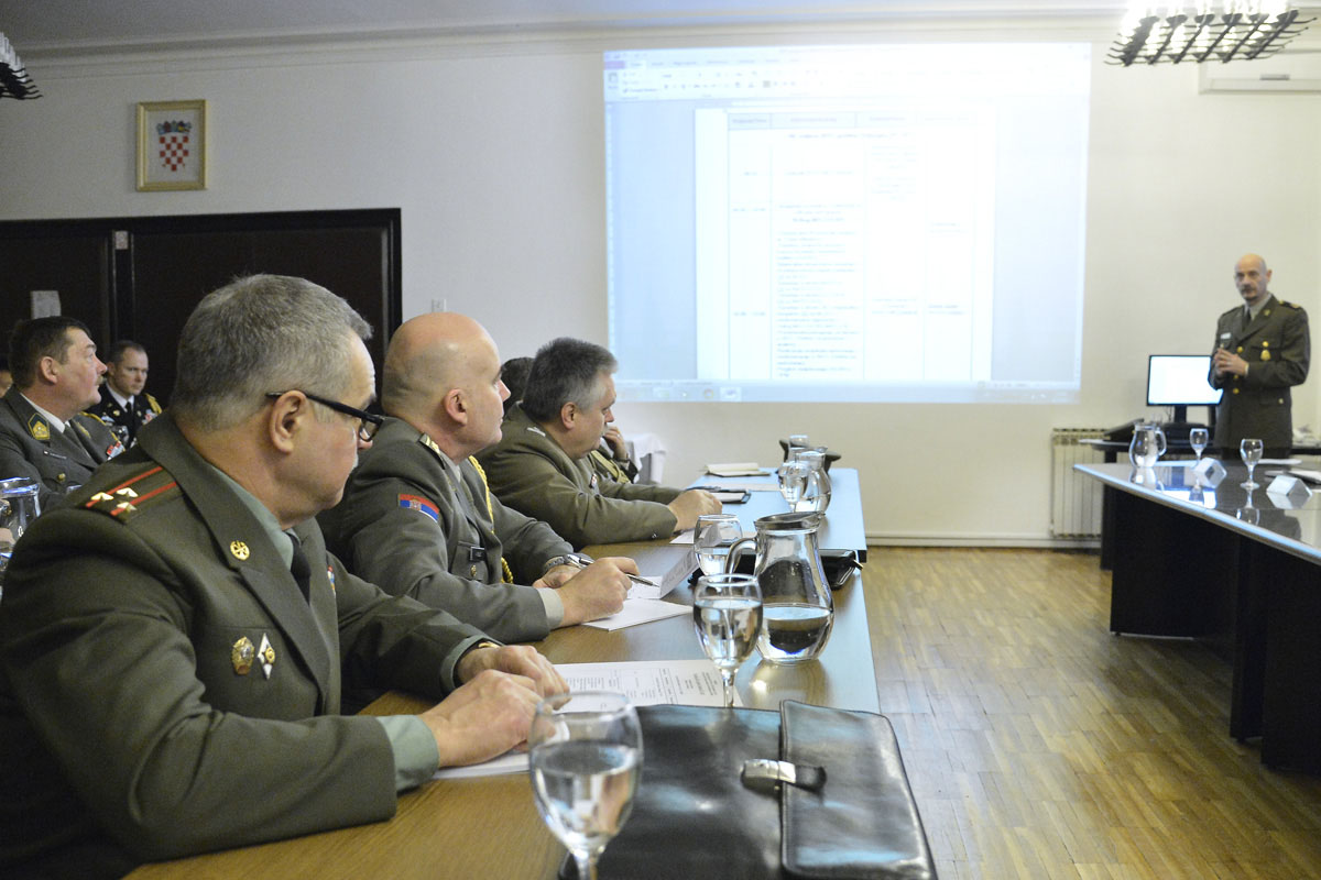 https://www.morh.hr/wp-content/gallery/godisnji-brifing-morh-a-i-oruzanih-snaga-za-vojno-diplomatski-zbor/vdz_09022017_08.jpg
