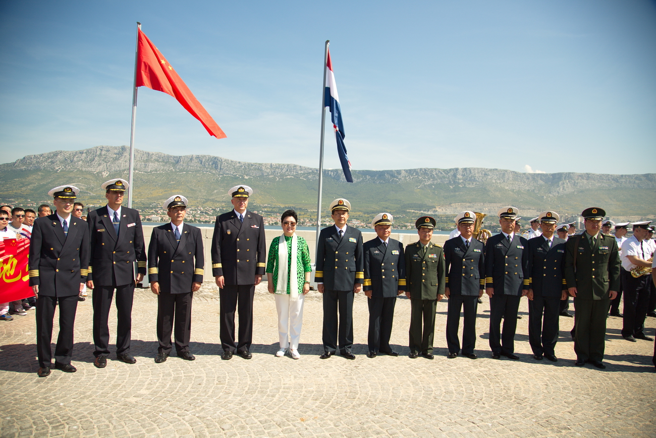 https://www.morh.hr/wp-content/gallery/grupa-brodova-ratne-mornarice-nr-kine-uplovila-u-luku-lora/kinezi_02062015_02.jpg