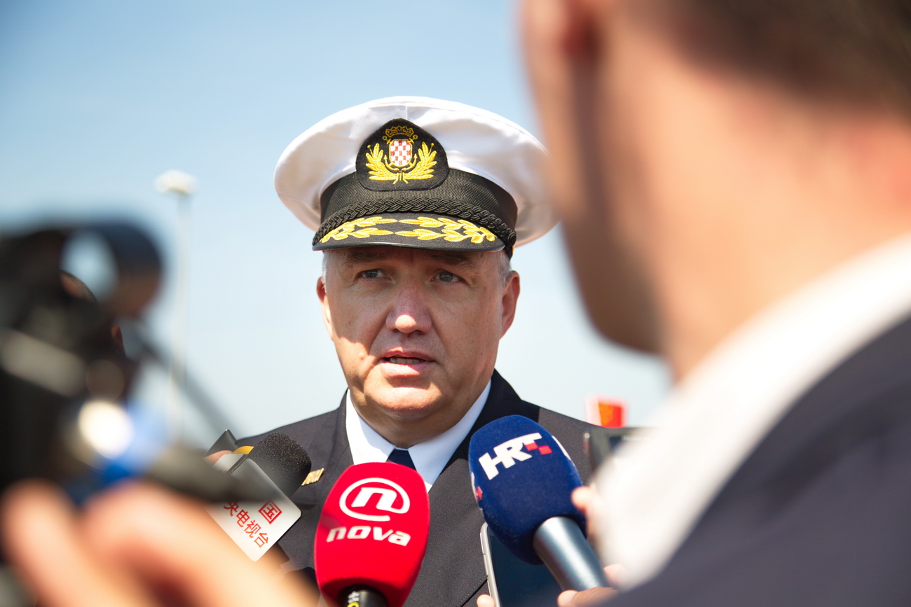 https://www.morh.hr/wp-content/gallery/grupa-brodova-ratne-mornarice-nr-kine-uplovila-u-luku-lora/kinezi_02062015_10.jpg