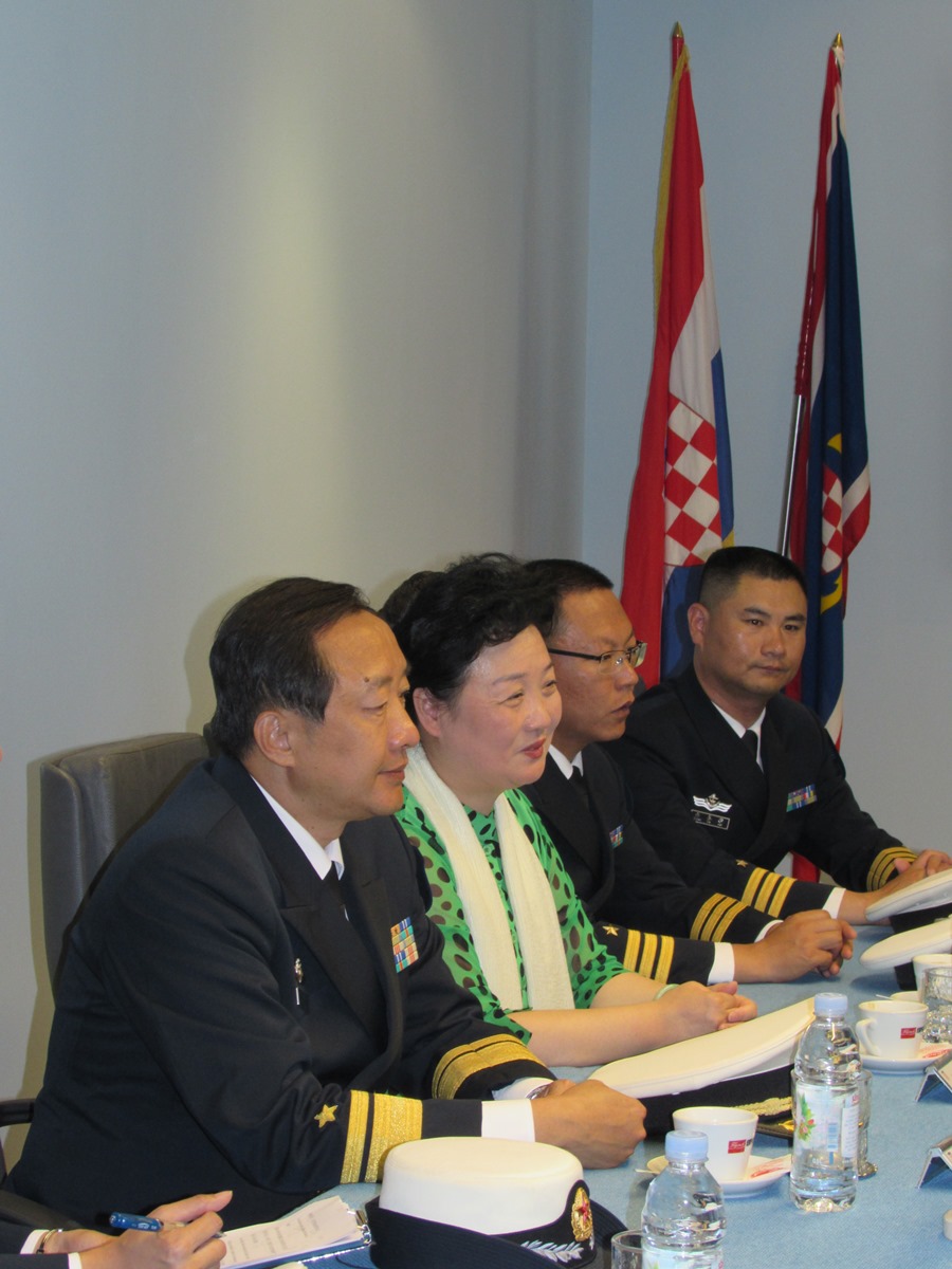 https://www.morh.hr/wp-content/gallery/grupa-brodova-ratne-mornarice-nr-kine-uplovila-u-luku-lora/kinezi_02062015_16.jpg