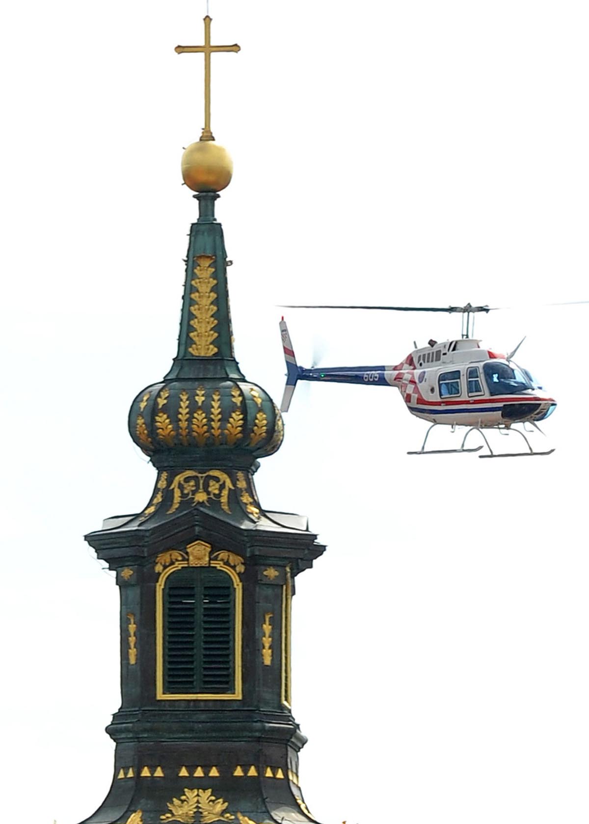 https://www.morh.hr/wp-content/gallery/helikopter-bell-206-b-zavrsio-izvidanja-iznad-zagreba/zagreb_08052014_6.jpg