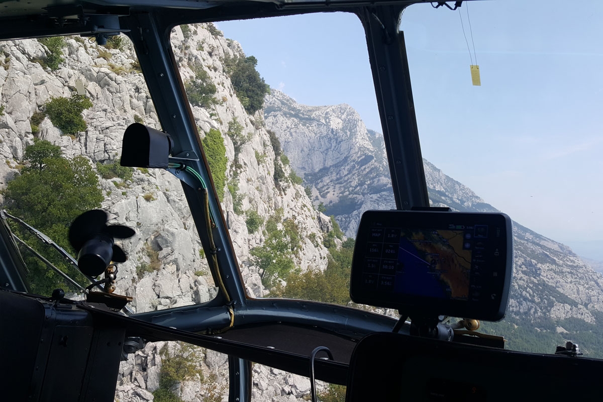 https://www.morh.hr/wp-content/gallery/helikopter-hrz-a-sudjelovao-u-spasavanju-ozlijedenog-planinara/biokovo_18082018_3.jpg