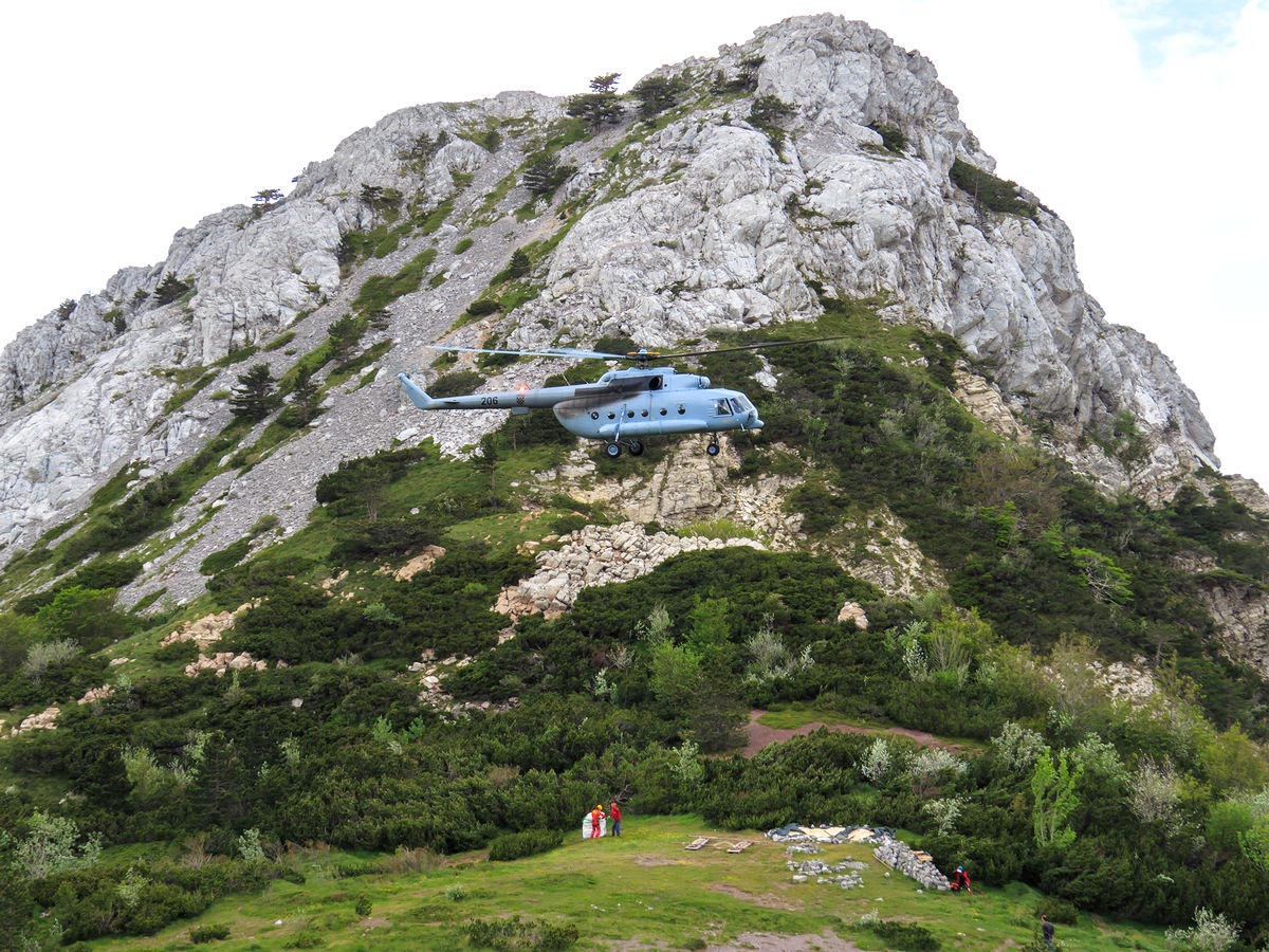 https://www.morh.hr/wp-content/gallery/helikopter-hrz-i-pzo-prevezao-teski-teret-u-np-paklenica/velebit_29052014_5.jpg