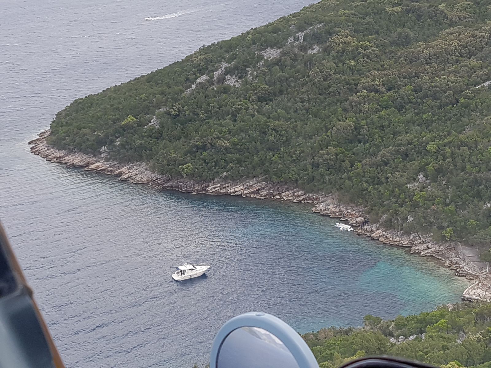 https://www.morh.hr/wp-content/gallery/helikopter-hrz-i-pzo-u-akciji-potrage-u-dubrovackom-akvatoriju-2/traganje_26042017_8.jpg