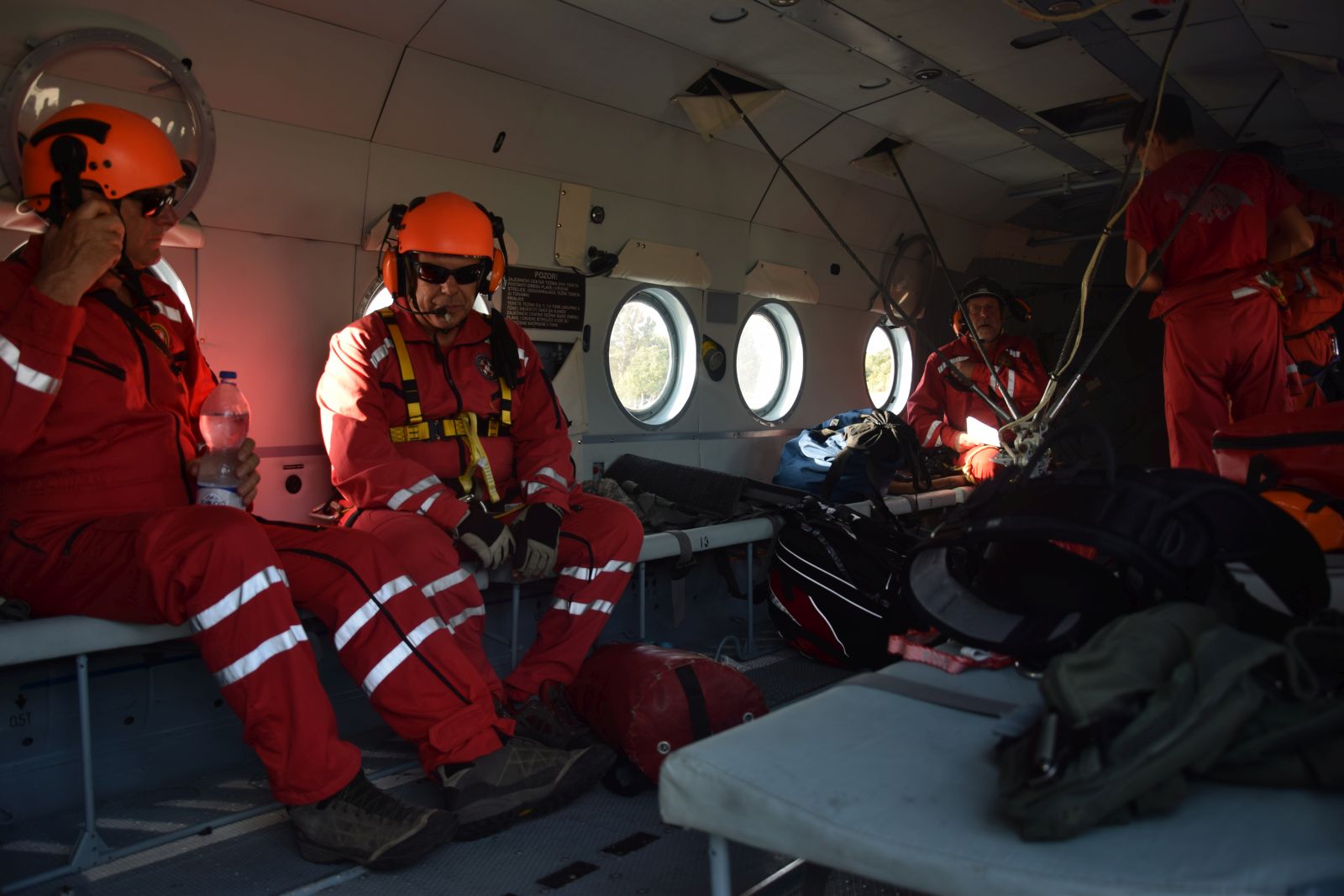 https://www.morh.hr/wp-content/gallery/helikopter-hrz-i-pzo-u-akciji-spasavanja-na-velebitu/spasavanje_09082017_05.jpg