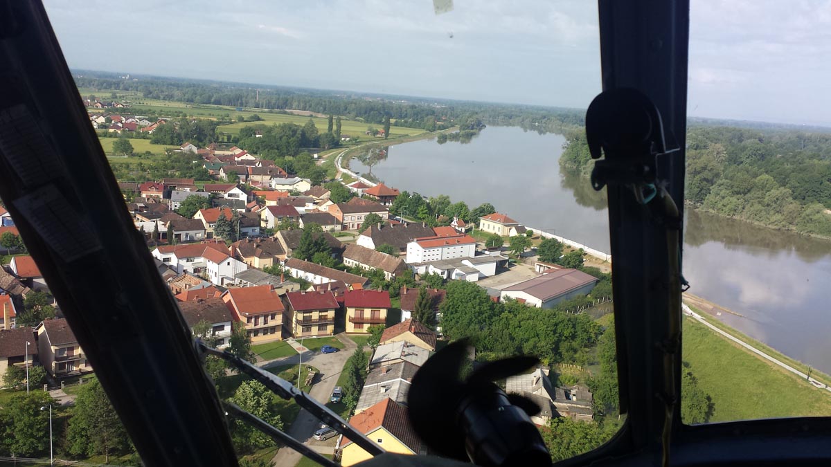 https://www.morh.hr/wp-content/gallery/helikopteri-hrz-a-i-pzo-a-proveli-izvidanja-u-slavoniji/poplave_heli_25052014_1.jpg