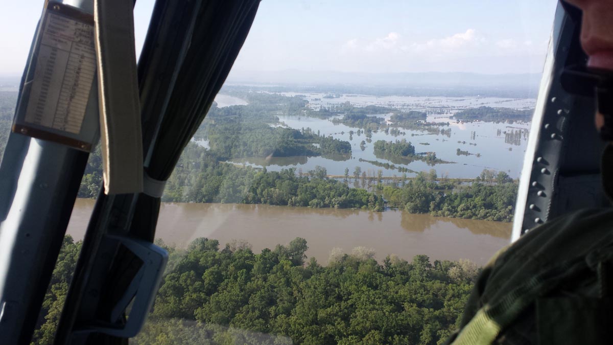 https://www.morh.hr/wp-content/gallery/helikopteri-hrz-a-i-pzo-a-proveli-izvidanja-u-slavoniji/poplave_heli_25052014_2.jpg