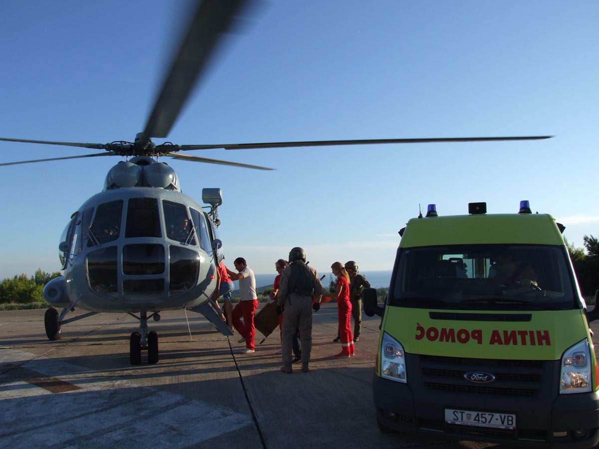 https://www.morh.hr/wp-content/gallery/helikopterima-hrz-i-pzo-a-tijekom-vikenda-prevezena-cetiri-pacijenta/hml_01092014_4.jpg