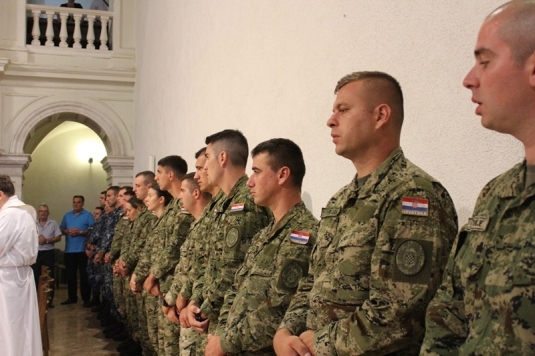 https://www.morh.hr/wp-content/gallery/hodocasce-hrvatske-vojske-policije-i-branitelja-u-sinju/sinje_hodocasce_28072018_03.jpg