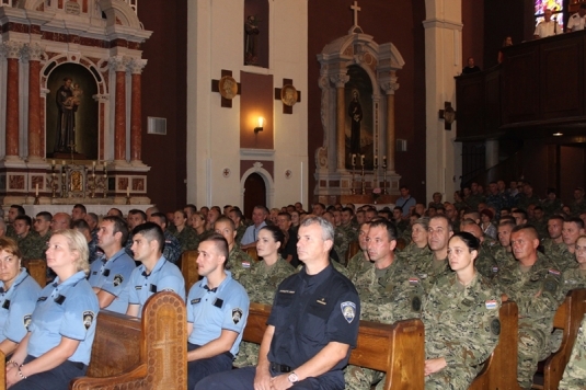 https://www.morh.hr/wp-content/gallery/hodocasce-hrvatske-vojske-policije-i-branitelja-u-sinju/sinje_hodocasce_28072018_06.jpg