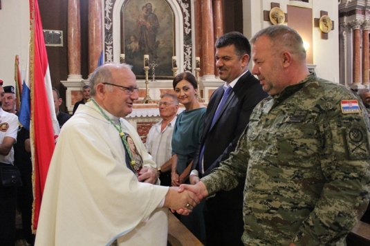https://www.morh.hr/wp-content/gallery/hodocasce-hrvatske-vojske-policije-i-branitelja-u-sinju/sinje_hodocasce_28072018_08.jpg