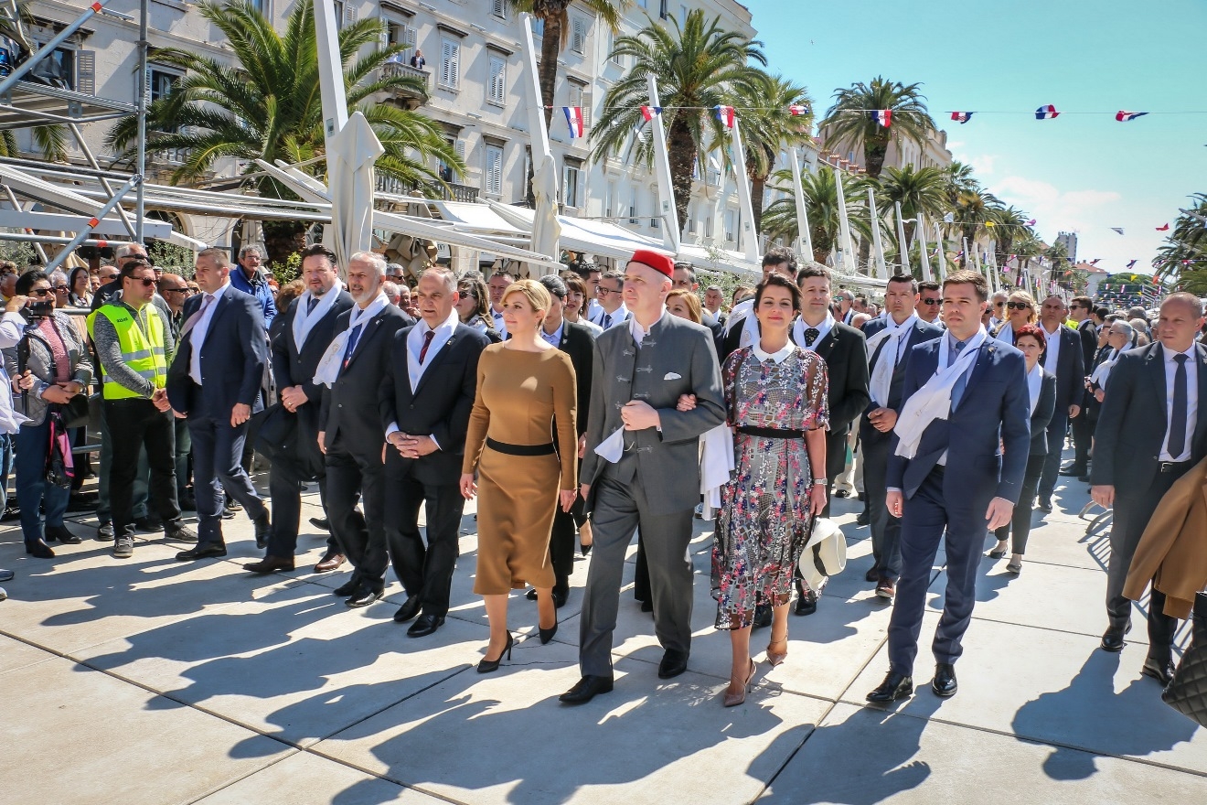https://www.morh.hr/wp-content/gallery/hrm-na-svecanom-obiljezavanju-blagdana-sv-dujma-i-dana-grada-splita/hrm_sv_duje_dan_grada_splita_070519_02.1.jpg