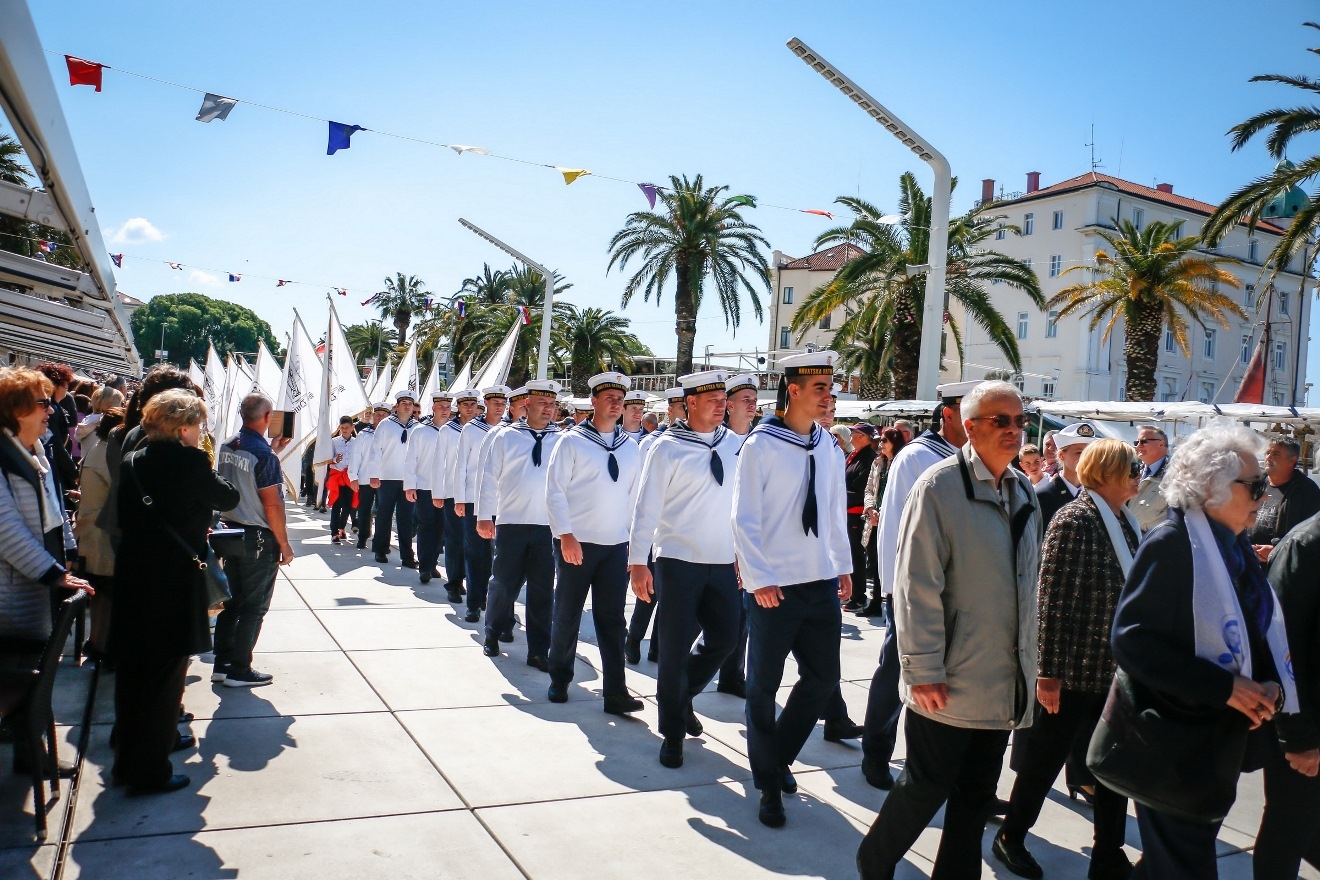 https://www.morh.hr/wp-content/gallery/hrm-na-svecanom-obiljezavanju-blagdana-sv-dujma-i-dana-grada-splita/hrm_sv_duje_dan_grada_splita_070519_02.jpg