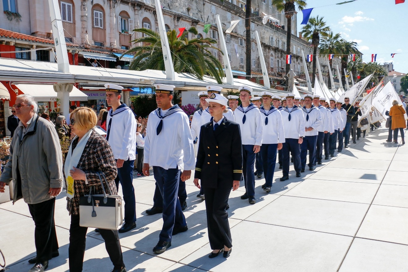 https://www.morh.hr/wp-content/gallery/hrm-na-svecanom-obiljezavanju-blagdana-sv-dujma-i-dana-grada-splita/hrm_sv_duje_dan_grada_splita_070519_03.jpg