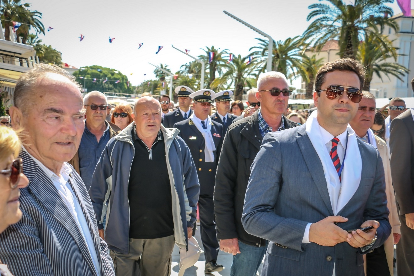 https://www.morh.hr/wp-content/gallery/hrm-na-svecanom-obiljezavanju-blagdana-sv-dujma-i-dana-grada-splita/hrm_sv_duje_dan_grada_splita_070519_05.jpg