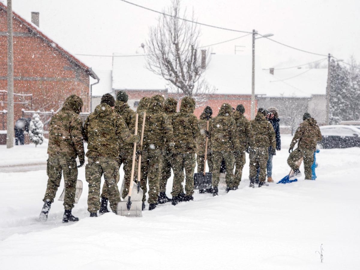 https://www.morh.hr/wp-content/gallery/hrvatska-vojska-cisti-snijeg-u-vukovaru/vukovar_ciscenje_snijega_27022018_1.jpg