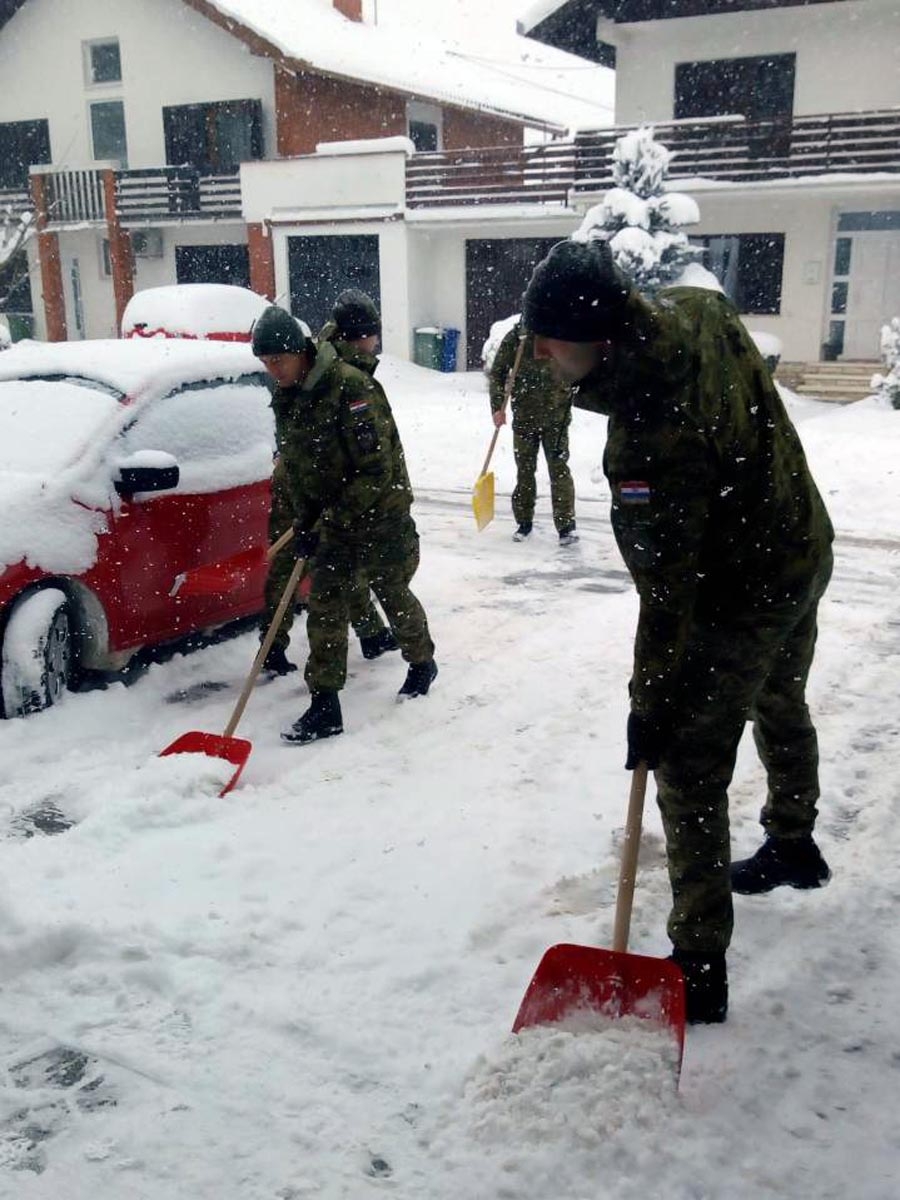 https://www.morh.hr/wp-content/gallery/hrvatska-vojska-cisti-snijeg-u-vukovaru/vukovar_hv_snijeg_27022018_5.jpg