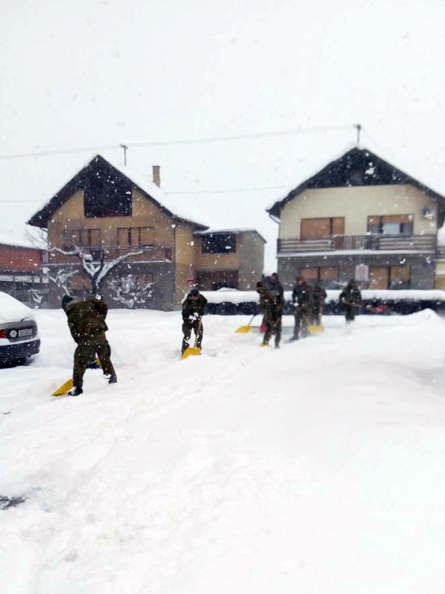 https://www.morh.hr/wp-content/gallery/hrvatska-vojska-cisti-snijeg-u-vukovaru/vukovar_hv_snijeg_27022018_7.jpg