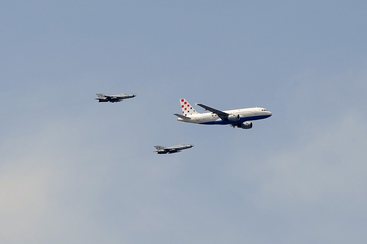 https://www.morh.hr/wp-content/gallery/hrvatska-vojska-docekala-vatrene-u-zagrebu/docek_vatrenih_3.jpg