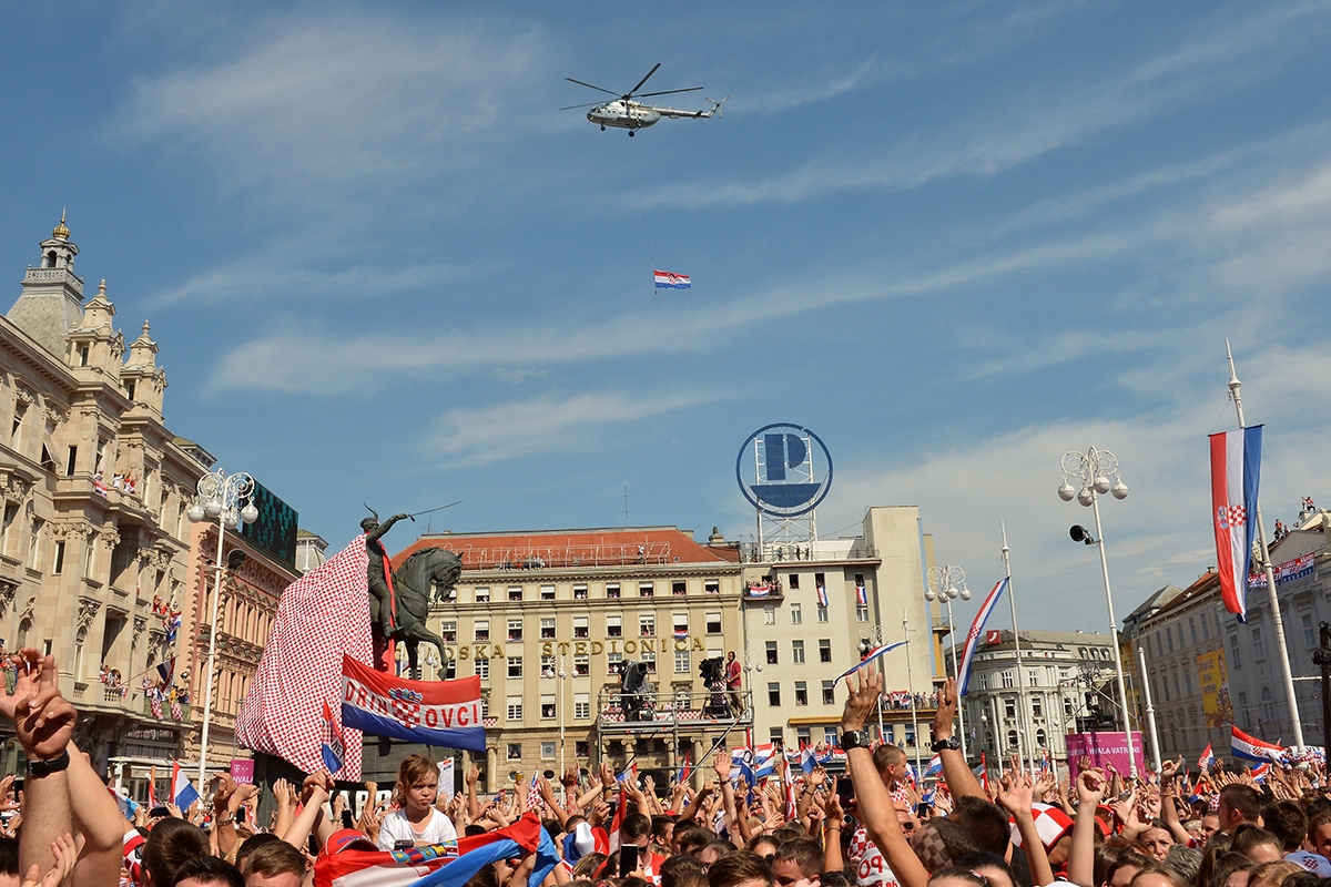 https://www.morh.hr/wp-content/gallery/hrvatska-vojska-docekala-vatrene-u-zagrebu/docek_vatrenih_5.jpg