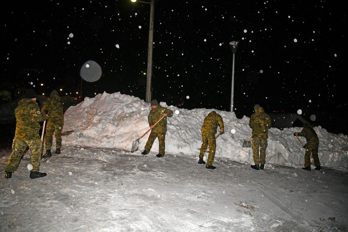 https://www.morh.hr/wp-content/gallery/hrvatska-vojska-drugi-dan-pomaze-gradanima/lapac_22022018_1306.jpg