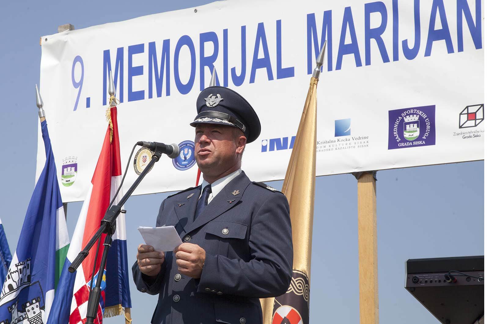 https://www.morh.hr/wp-content/gallery/hrvatska-vojska-na-9-memorijalu-marijana-celjaka-u-sasinoj-gredi/9_memorijal_marijana_celjaka_010919_02.jpg