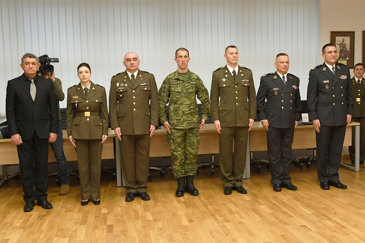 https://www.morh.hr/wp-content/gallery/hrvatska-vojska-nakon-28-godina-ima-pravilnik-o-vojnim-medaljama/20200116_vojne_medalje_03.jpg