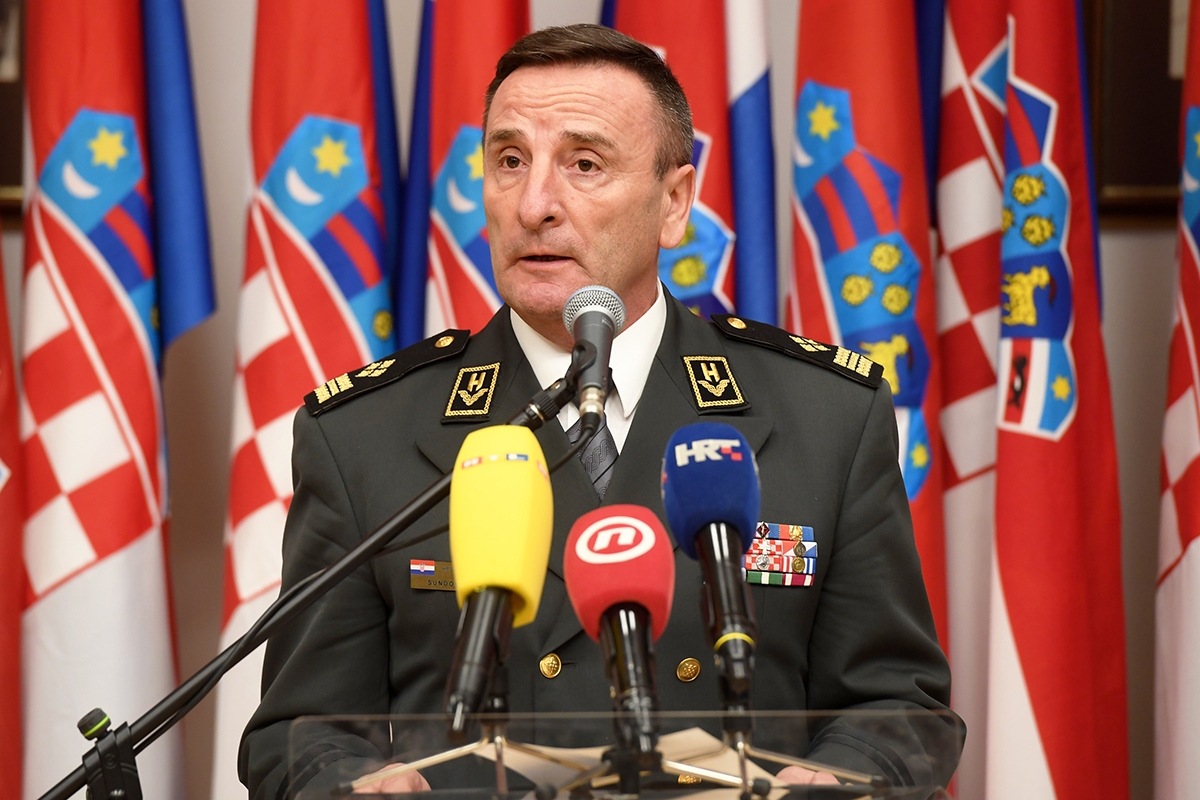 https://www.morh.hr/wp-content/gallery/hrvatska-vojska-nakon-28-godina-ima-pravilnik-o-vojnim-medaljama/20200116_vojne_medalje_05.jpg